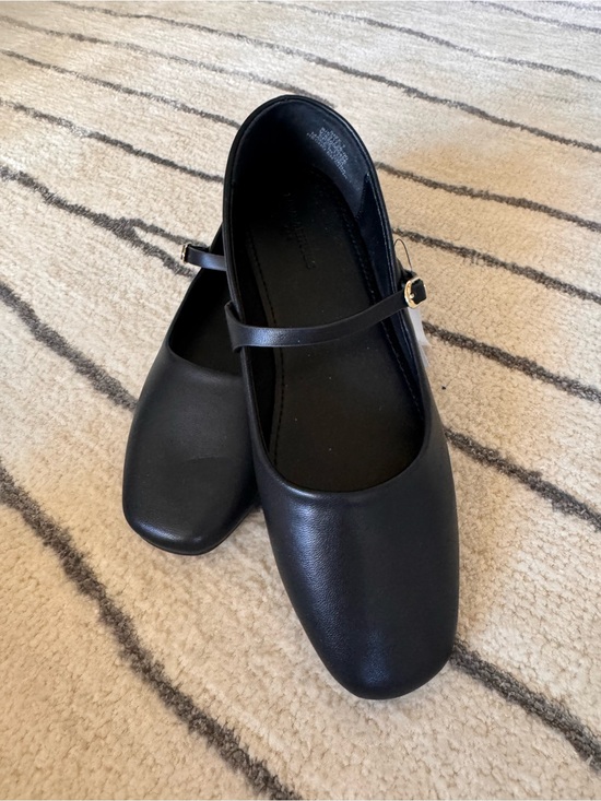 Banana Republic Factory Shoes - New - Banana Republic Factory Black so leather  Flats with Gold Buckle